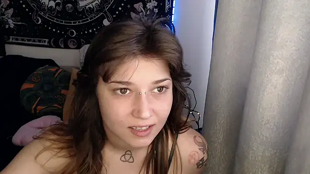 Snapshot of AlienforTwenty chatting on June 2026 06:25:01 AM AlienforTwenty online show from June 2026 06:25:01 AM