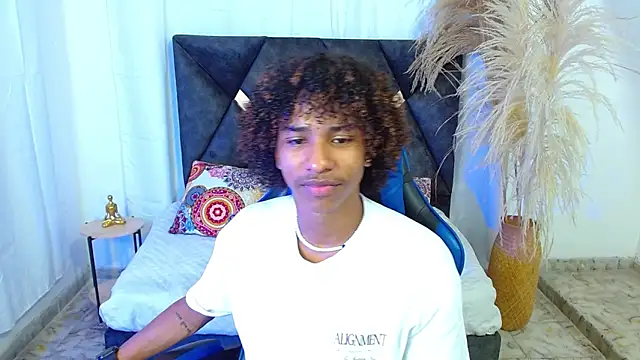 angelll18  online show from February 2026 08:42:02 PM