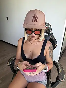 lolalatinaa online show from February 2026 09:04:01 PM