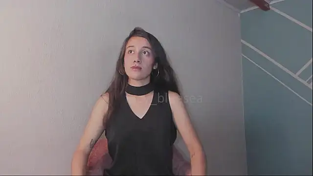 Lucy-Bluesea online show from April 2026 09:26:02 PM