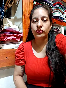 Snapshot of julietaloovee chatting on February 2026 01:29:02 PM julietaloovee online show from February 2026 01:29:02 PM