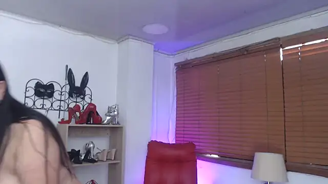 paola xm online show from February 2025 01:40:02 PM