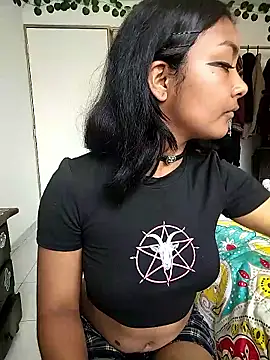 Luna 6 online show from January 2026 06:10:02 PM