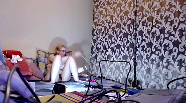 yunis32 online show from January 2025 05:15:01 PM