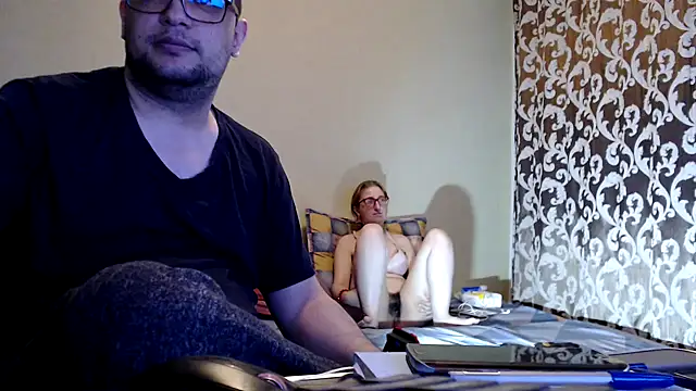 yunis32 online show from March 2025 05:38:02 PM