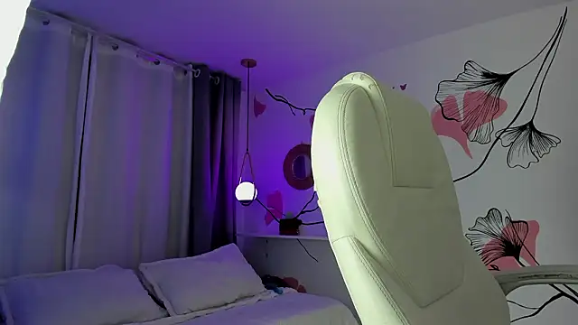 lia quinn online show from February 2026 03:37:01 AM