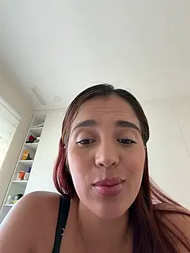 lara beker online show from April 2026 03:32:01 PM