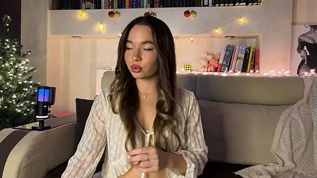 Avvechloe online show from December 2025 08:48:01 PM