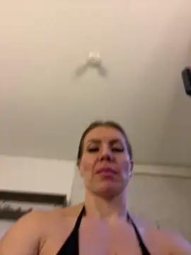 Snapshot of Natalia_Fit chatting on May 2026 05:13:02 AM Natalia Fit online show from May 2026 05:13:02 AM