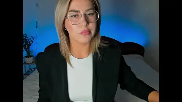 Roxi Joy online show from January 2026 06:00:02 PM