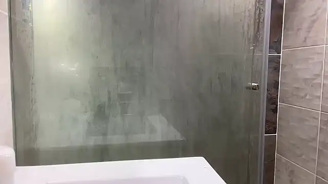 HotWhisper22 online show from April 2026 08:47:01 PM