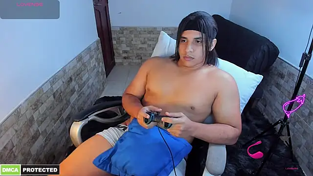 Snapshot of latinboyfit chatting on February 2026 02:53:01 AM latinboyfit online show from February 2026 02:53:01 AM