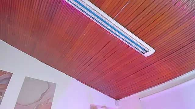 Amelie Wine online show from April 2026 04:03:01 PM