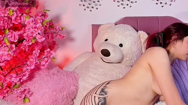 Nickie reed  online show from April 2026 02:51:02 AM