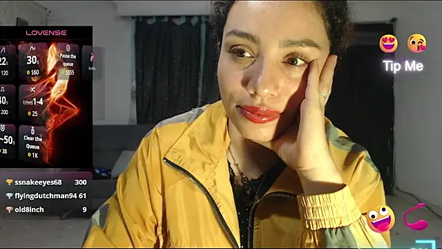 zoee taiana online show from December 2025 11:01:02 PM