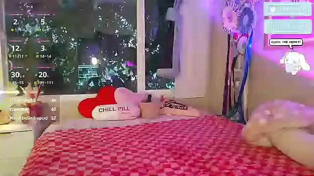 Snapshot of itscleomoon chatting on February 2026 01:34:01 AM itscleomoon online show from February 2026 01:34:01 AM