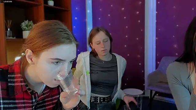 Snapshot of keuli_li chatting on February 2026 07:45:02 AM keuli li online show from February 2026 07:45:02 AM