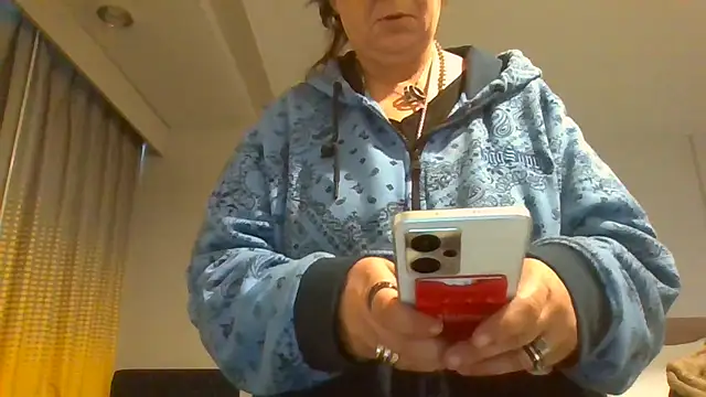 Snapshot of becky1111 chatting on April 2026 01:36:02 PM becky1111 online show from April 2026 01:36:02 PM