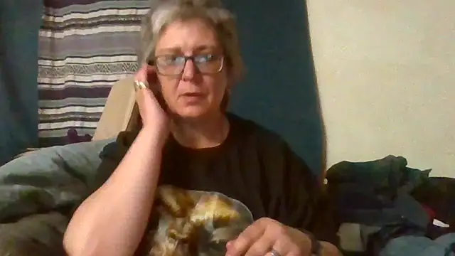 Snapshot of becky1111 chatting on April 2026 02:51:02 AM becky1111 online show from April 2026 02:51:02 AM
