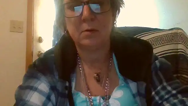 Snapshot of becky1111 chatting on May 2026 12:38:01 AM becky1111 online show from May 2026 12:38:01 AM