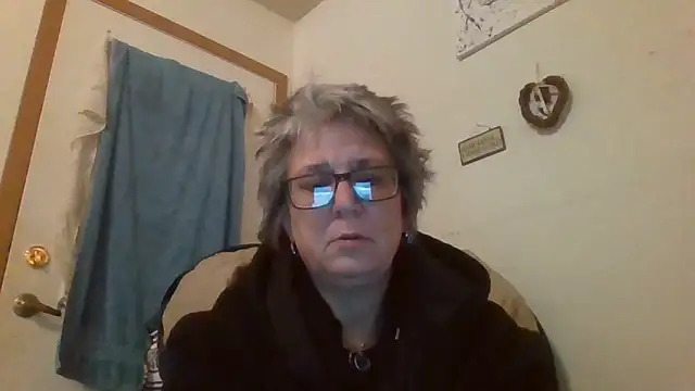 Snapshot of becky1111 chatting on May 2026 09:47:02 AM becky1111 online show from May 2026 09:47:02 AM