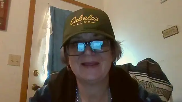 Snapshot of becky1111 chatting on May 2026 03:08:02 PM becky1111 online show from May 2026 03:08:02 PM