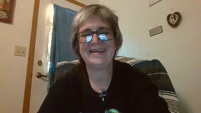 Snapshot of becky1111 chatting on May 2026 12:29:02 AM becky1111 online show from May 2026 12:29:02 AM