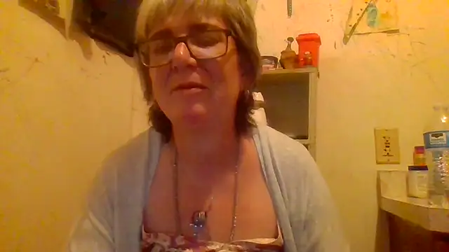 Snapshot of becky1111 chatting on June 2026 01:14:02 AM becky1111 online show from June 2026 01:14:02 AM