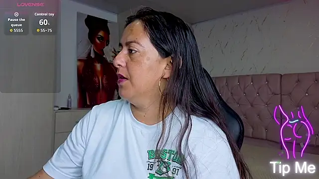 Snapshot of evelyn_harpeery chatting on February 2026 11:00:01 AM evelyn harpeery online show from February 2026 11:00:01 AM