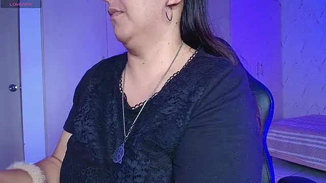 Snapshot of evelyn_harpeery chatting on April 2026 11:03:02 AM evelyn harpeery online show from April 2026 11:03:02 AM