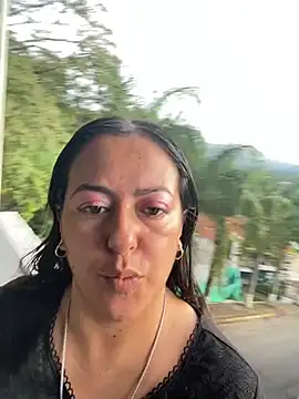 Snapshot of evelyn_harpeery chatting on May 2026 11:18:01 AM evelyn harpeery online show from May 2026 11:18:01 AM