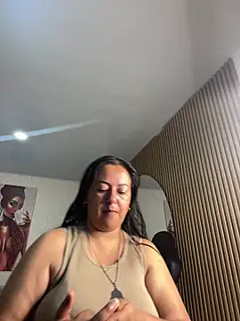 Snapshot of evelyn_harpeery chatting on May 2026 10:55:01 AM evelyn harpeery online show from May 2026 10:55:01 AM