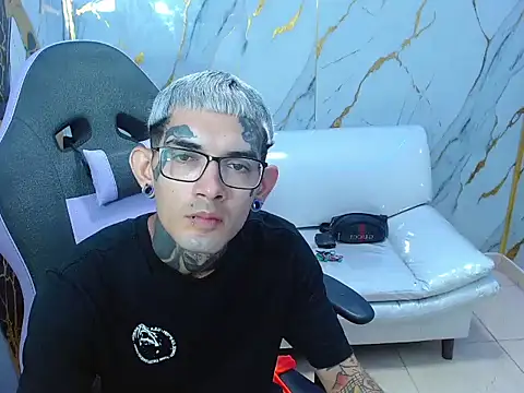 Boy tatto77 online show from February 2026 06:26:02 PM