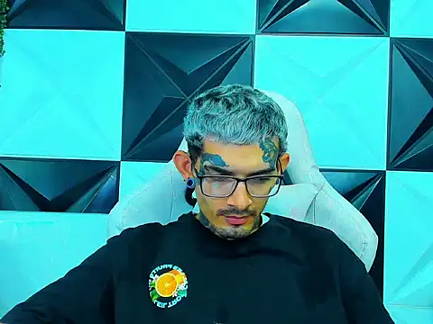 Boy tatto77 online show from February 2026 07:15:02 PM