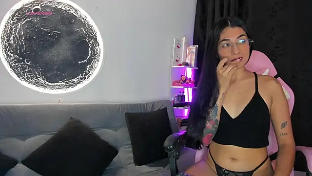 luna martii online show from December 2025 03:04:02 AM