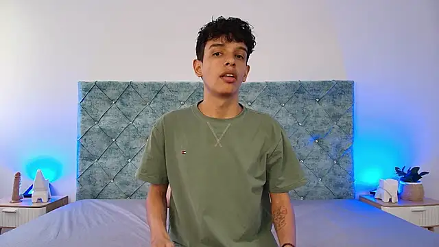 maxfrost 1 online show from December 2025 07:10:01 PM