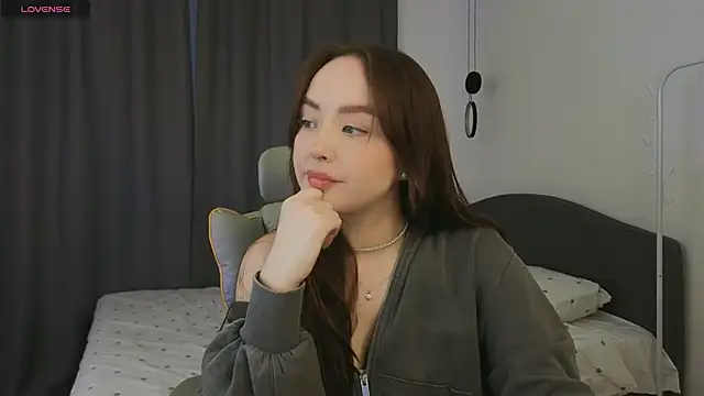 fallin lovee online show from April 2026 01:49:02 PM