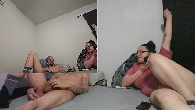 Snapshot of BlueCollarCouple chatting on February 2026 06:40:02 AM BlueCollarCouple online show from February 2026 06:40:02 AM