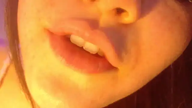 Snapshot of luvvivii chatting on February 2026 12:20:02 AM luvvivii online show from February 2026 12:20:02 AM