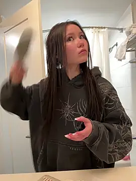 luvvivii online show from June 2026 01:46:01 PM