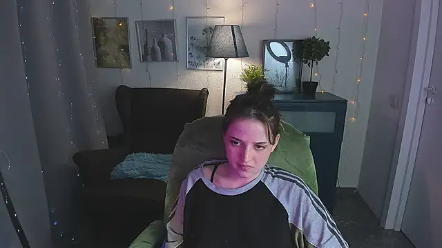SarahShelby online show from June 2026 05:00:02 PM