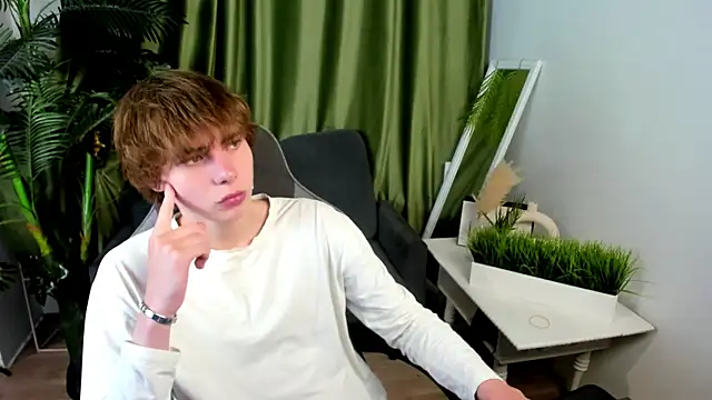 andyyzzz online show from June 2026 07:53:02 PM