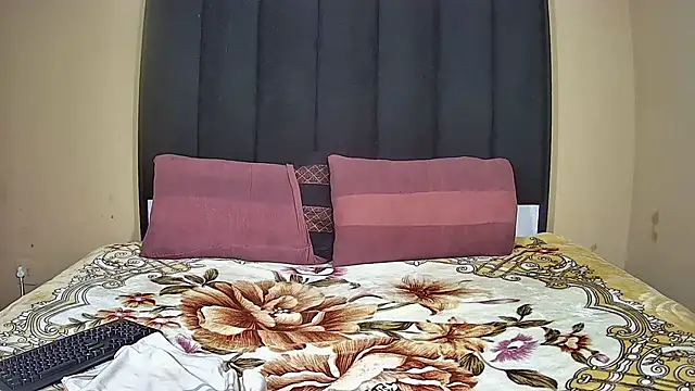 DesiredQueen27 online show from March 2026 01:36:02 PM