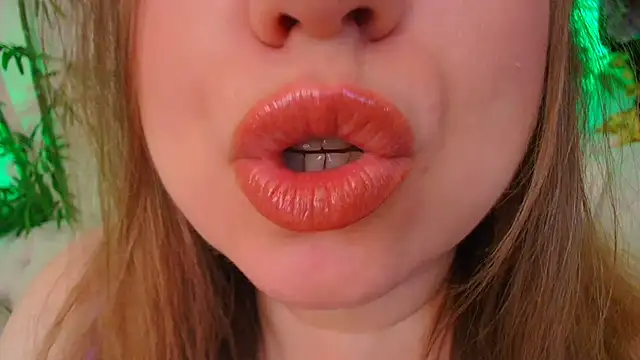 HappyLisa online show from December 2024 08:44:01 AM