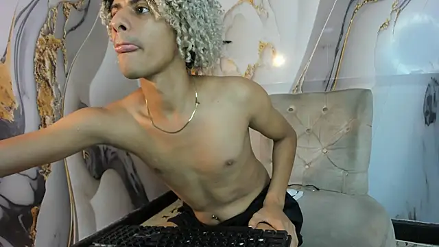 Victor LatinBoy online show from December 2025 07:00:01 PM