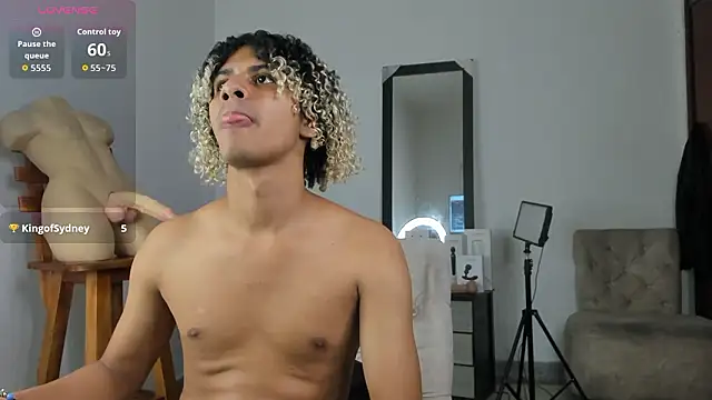 Victor LatinBoy online show from March 2026 10:16:01 AM