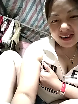 Snapshot of Lucky_cutee chatting on February 2026 01:02:02 AM Lucky cutee online show from February 2026 01:02:02 AM