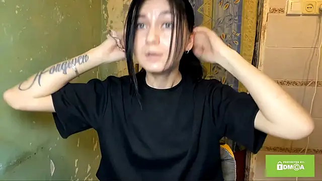 EstherKiester online show from December 2025 09:23:02 PM