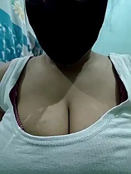 Snapshot of suman_bhabhi001 chatting on April 2026 03:50:01 PM suman bhabhi001 online show from April 2026 03:50:01 PM