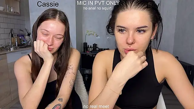 Snapshot of girls_secrets chatting on February 2026 10:19:02 AM girls secrets online show from February 2026 10:19:02 AM